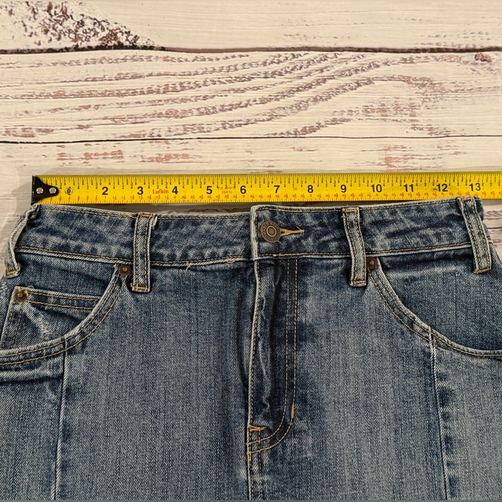 Y2K Old Navy Women’s Sz 2 Mini Skirt Denim Jean Paneled Front Raw Hem Distressed - Picture 2 of 6